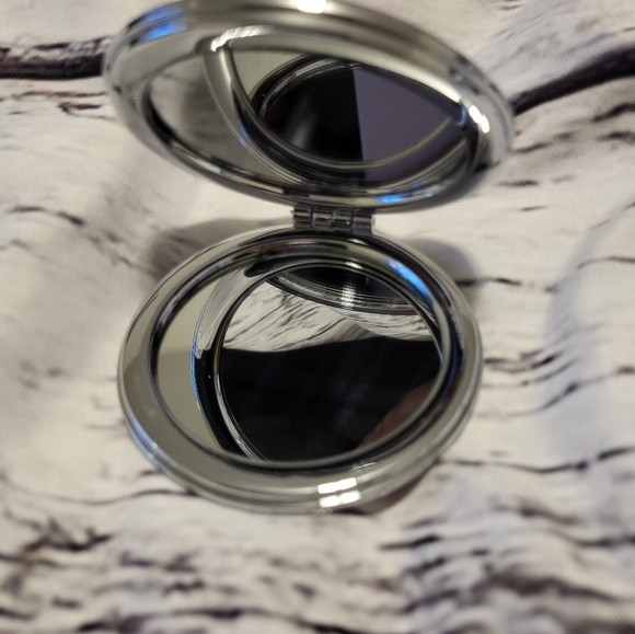 New Glitter Portable Folding Makeup Mirror - Picture 3 of 6